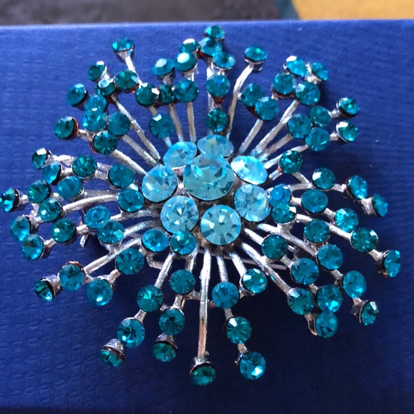 Starburst clear blue crystal broach/ pendant - Picture 2 of 5